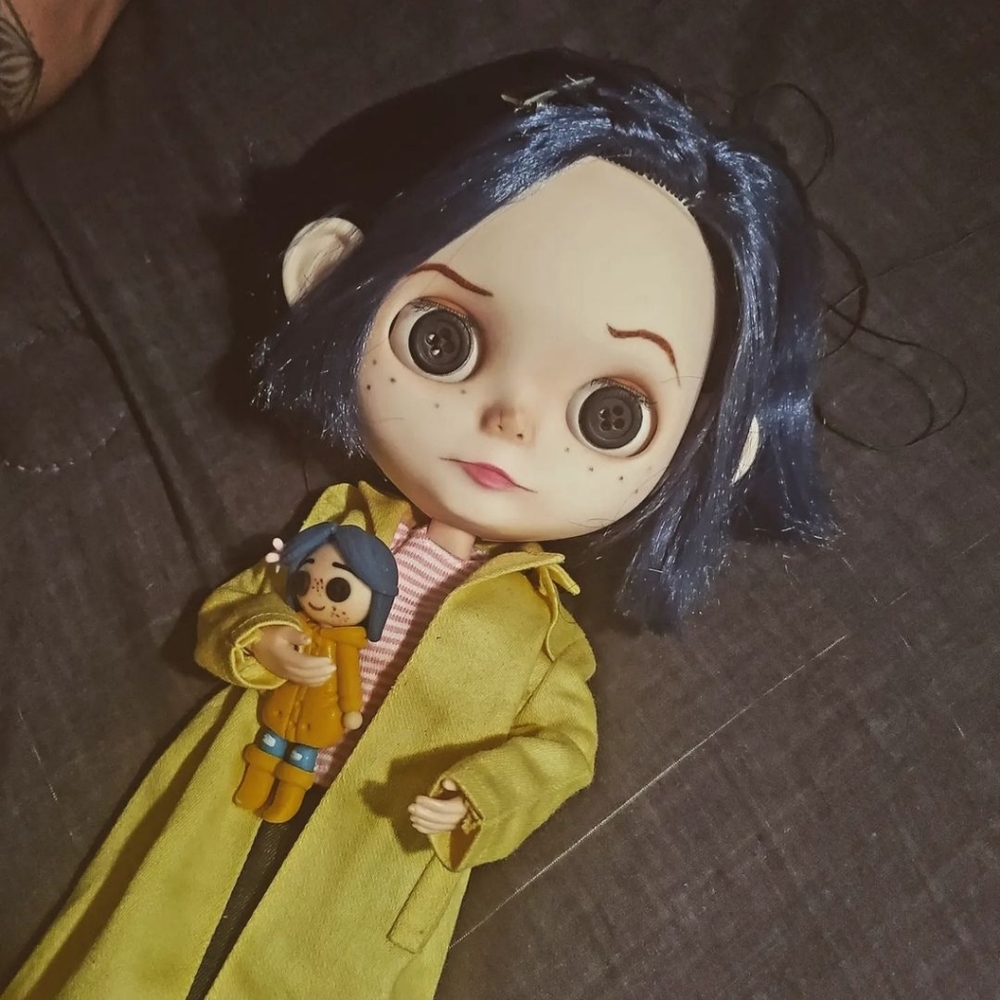 Custom blythe doll (coraline)